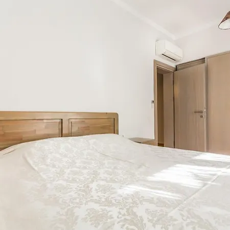 Ani Aparthotel