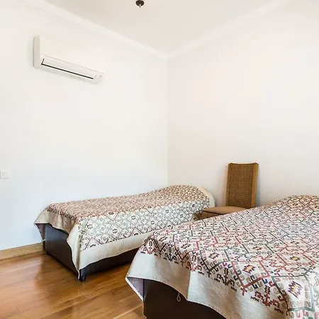 Aparthotel Ani 3*