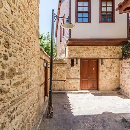 Ani Aparthotel 3*