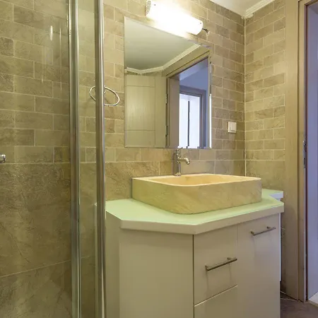 Apart-hotel Ani 3*