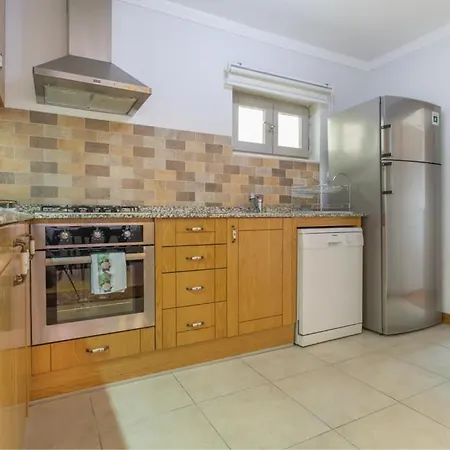 Ani Apartmanhotel 3*