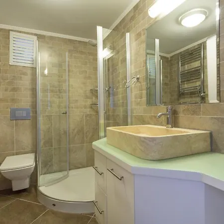 Apartmanhotel Ani 3*